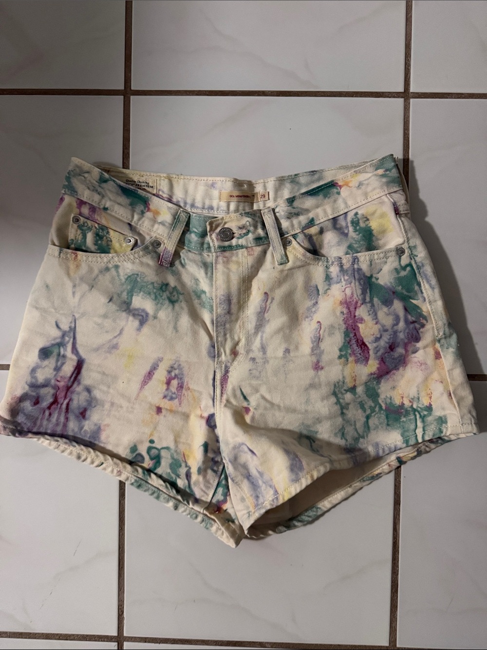 Levi’s 80s Mom Shorts High Rise Pastel Tie Dye Denim -  size 29 EUC